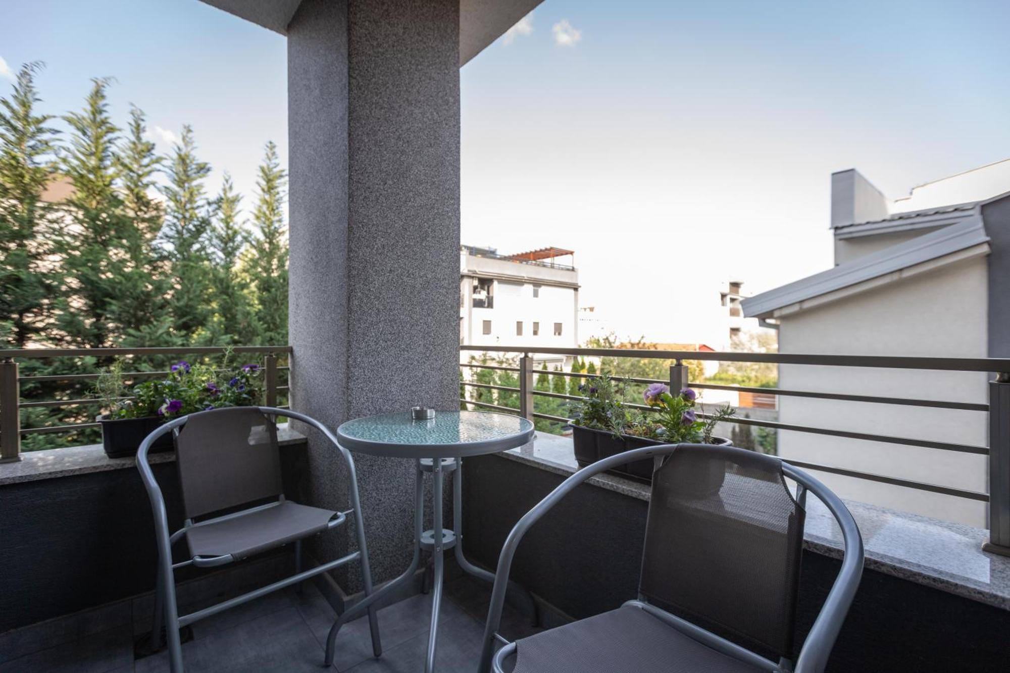 T20 Apartments Skopje Buitenkant foto